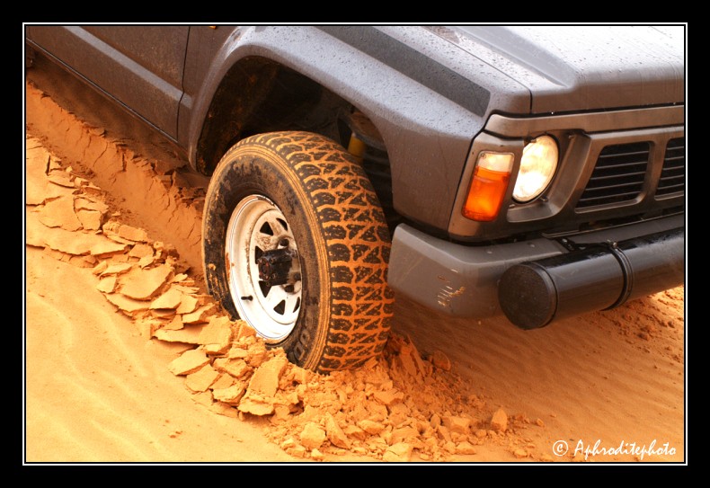 070 La descente dans le sable se fait comme sur une glisseoir
